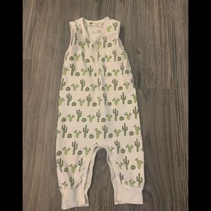 9-12 month adorable 🌵 cacti romper!